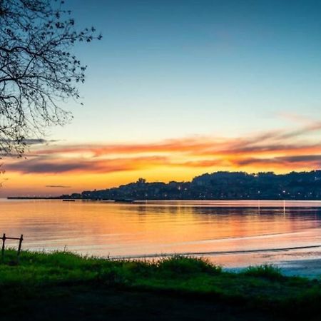 Апартаменты Primera Linea De Playa Rias Baixas, Моания Экстерьер фото